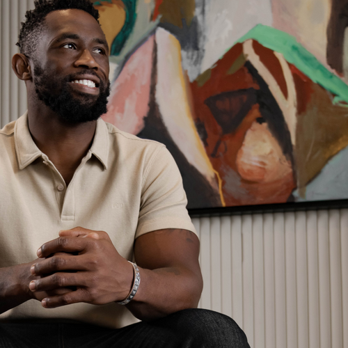 We’re proud to introduce a piece forged in purpose and worn with pride – the Kolisi Cuff. Inspired by Siya Kolisi – leader, world champion, philanthropist, and icon – this meaningful piece was designed by Patrick Mavros Jnr. and draws from the Kolisi Foundation’s emblem, which subtly echoes the South African flag. Handcrafted in sterling silver, the cuff stands as a powerful symbol of unity, resilience, and giving back.